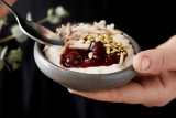 Hold julefrokost på halifax og nyd en lækker julemenu med burger kartoffelmos og brun sov og ris alamande god pris og man kan bestille bord til stort selskab og billig julefrokost i københavn hillerød køge roskilde