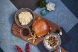 I julen kan du tage familien med til julefrokost med gode priser på en lækker juleburger med julebryg og hjemmelavet tilbehør hele november og december
