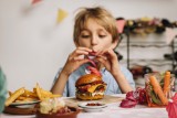 Hos Halifax kan du bestille nytårsmenu til børnene. Vores nytårsmenu gør det sjovt og let for både de voksne og børnene at få en dejlig aften med en lækker selv-bygget burger til de små.