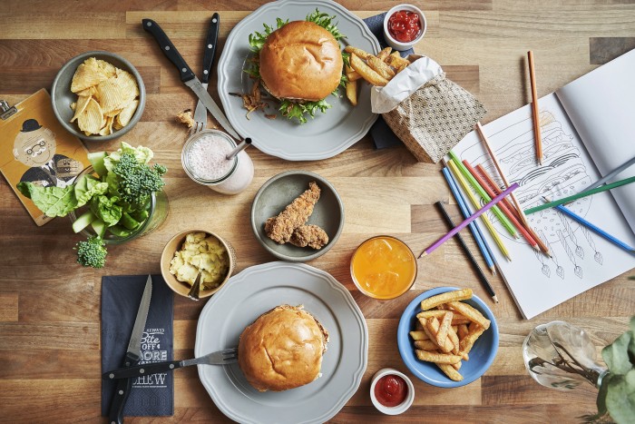 besøg vores burger restauranter til sommer i roskilde københavn køge odense og få gratis mad til børn
