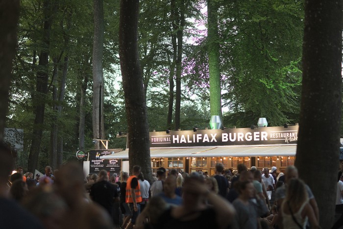 Halifax burgers skal igen i år på smukfest. vi ligger placeret tæt på bøgescenen 
